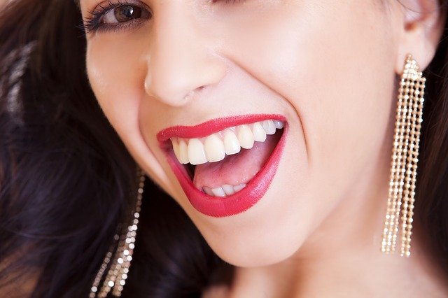 Revolucija v ortodontiji ali preprosto invisalign